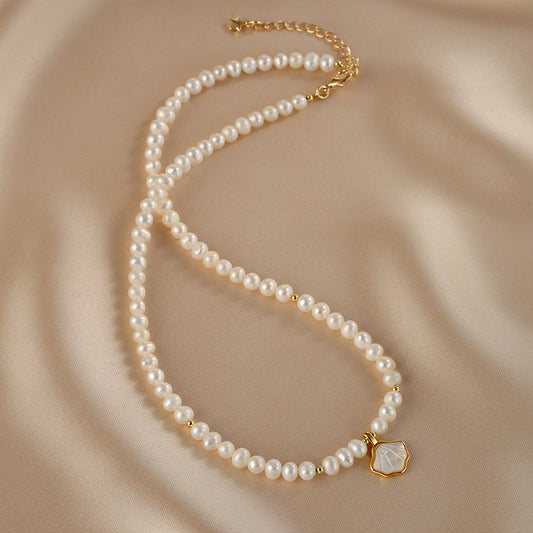 Natural pearl necklace, shell pendant, collarbone chain, exquisite premium neck chain.