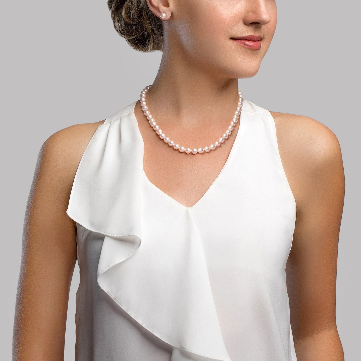 Mother's Day freshwater pearl jewelry necklace 6-6.5 mm three-piece gift box for mother, one for delivery