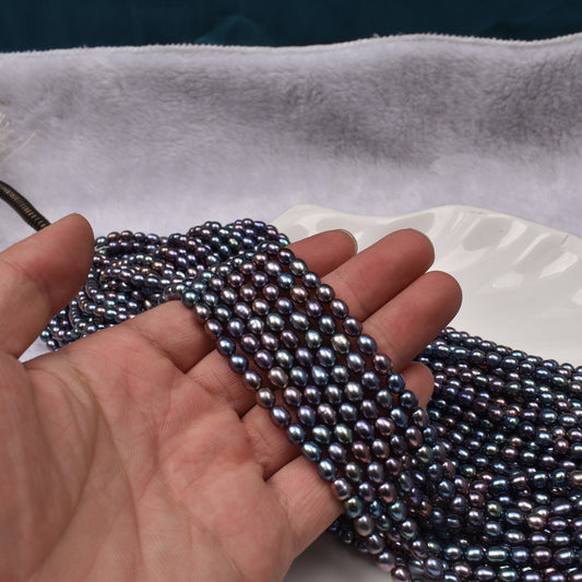 1043 4-5mm Natural Seedless Freshwater Pearl Black Millet-shaped Loose Bead