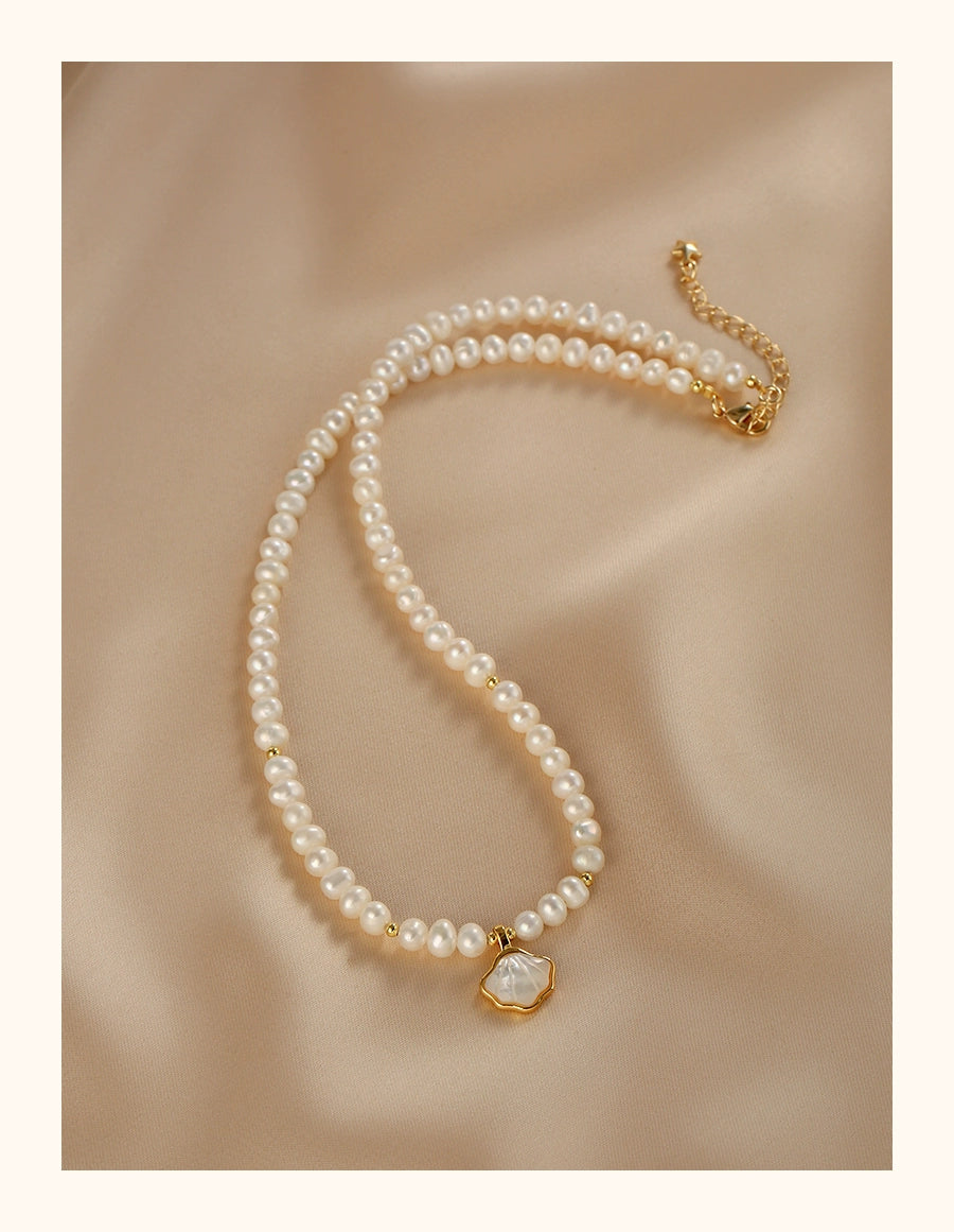 Natural pearl necklace, shell pendant, collarbone chain, exquisite premium neck chain.