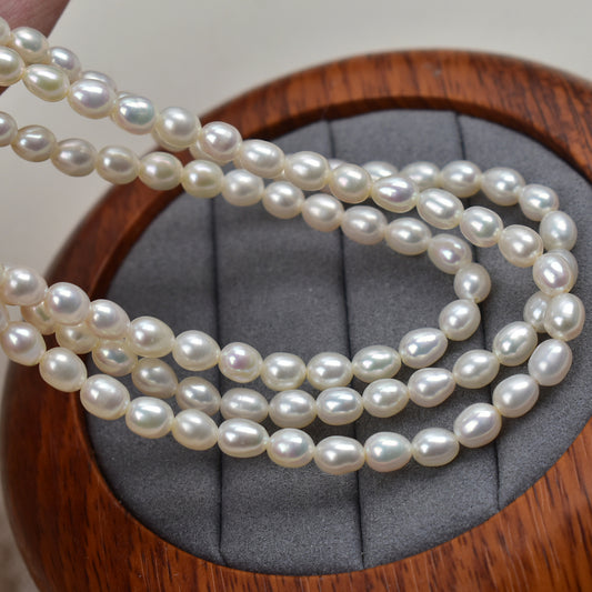 1025 wholesaleNatural freshwater pearls 2-2.5 mm strong light loose beads