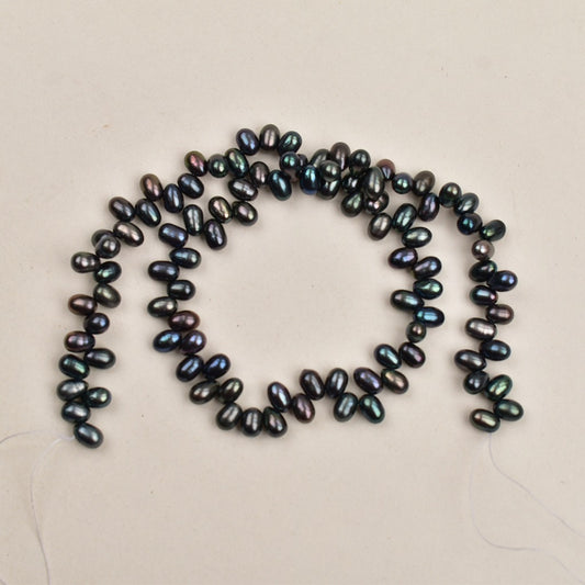 1047 Natural Freshwater Pearl 4-5mm Peacock Black Rice Bead