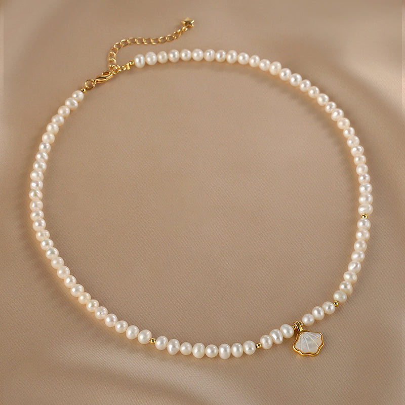 Natural pearl necklace, shell pendant, collarbone chain, exquisite premium neck chain.