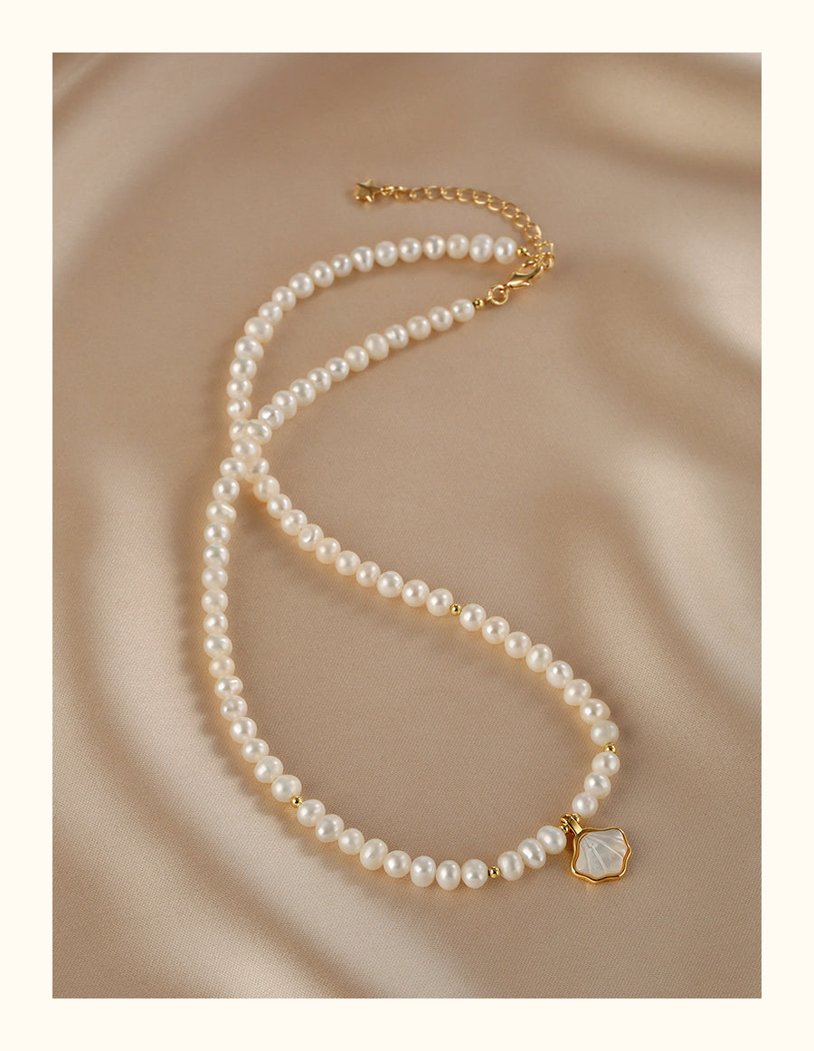 Natural pearl necklace, shell pendant, collarbone chain, exquisite premium neck chain.