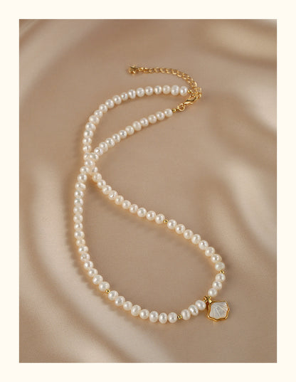 Natural pearl necklace, shell pendant, collarbone chain, exquisite premium neck chain.