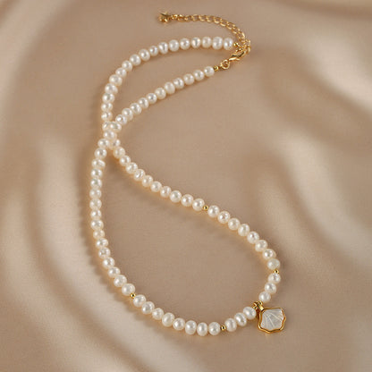 Natural pearl necklace, shell pendant, collarbone chain, exquisite premium neck chain.
