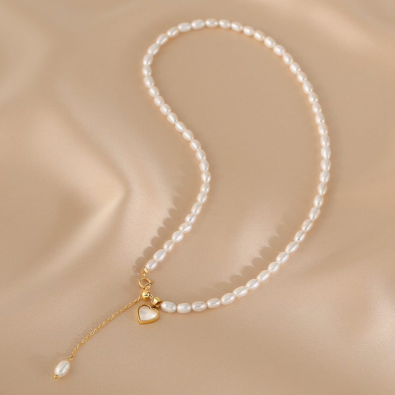 Freshwater pearl necklace femininity retro French freshwater white fritillary love pendant light advanced collarbone chain