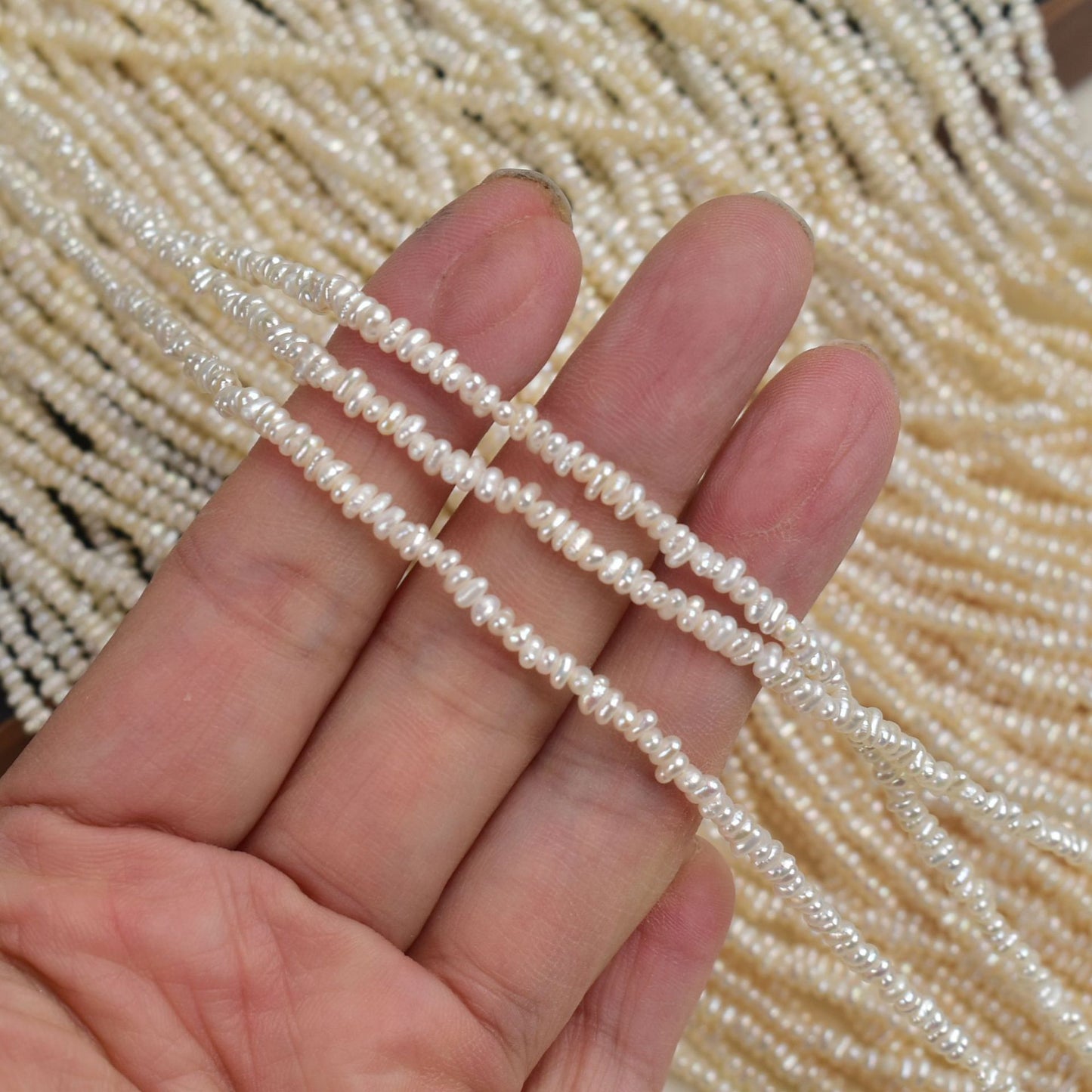 1133 natural freshwater pearls 2-3mm near round beads small flat beads loose beads DIY work in progress a string length about 38cm