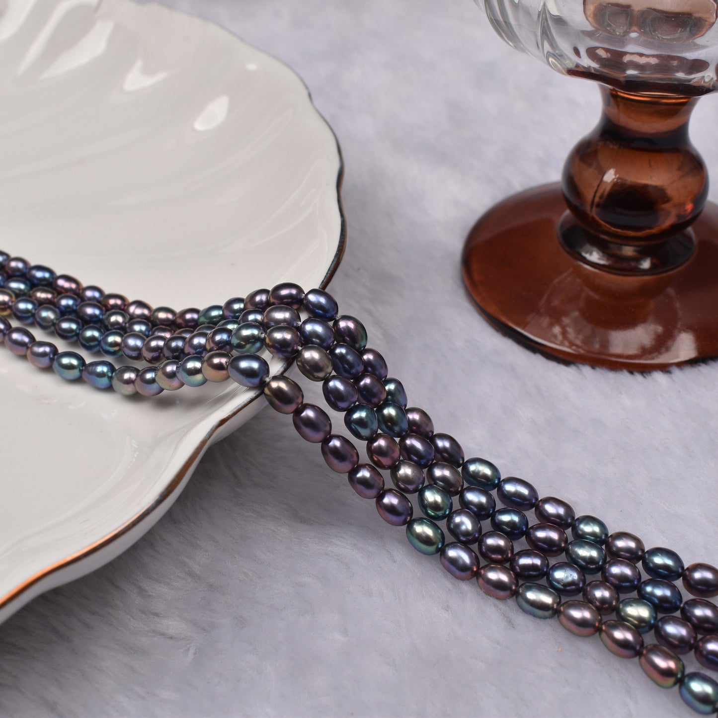 1043 4-5mm Natural Seedless Freshwater Pearl Black Millet-shaped Loose Bead