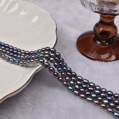 1043 4-5mm Natural Seedless Freshwater Pearl Black Millet-shaped Loose Bead