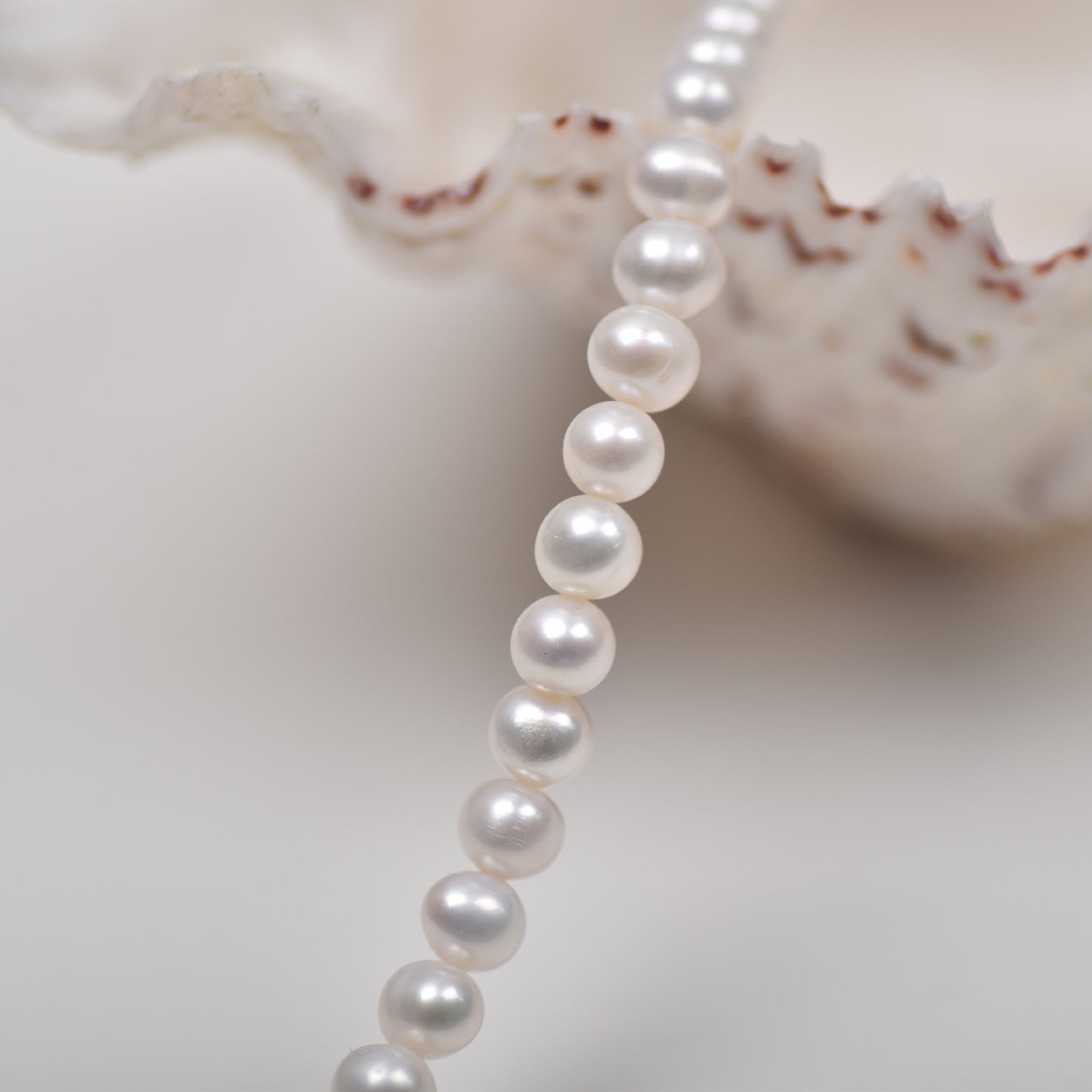 1121 Freshwater nearly round pearl beads about 6mm loose beads DIY beads wholesale