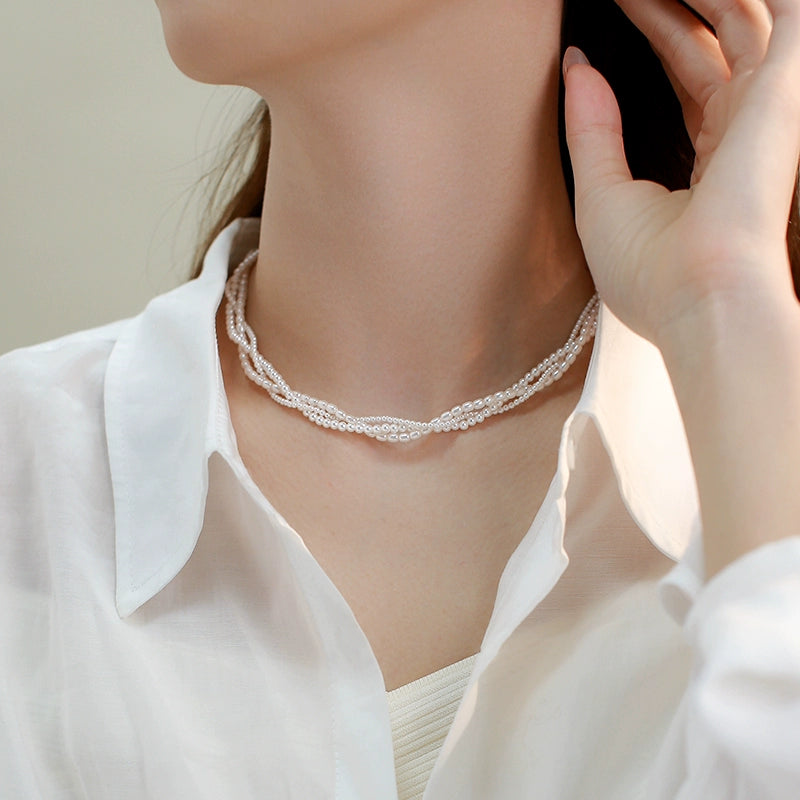 Multi-layer pearl necklace women's high-end sense light luxury niche collarbone chain personality versatile 2025 new popular neck chain
