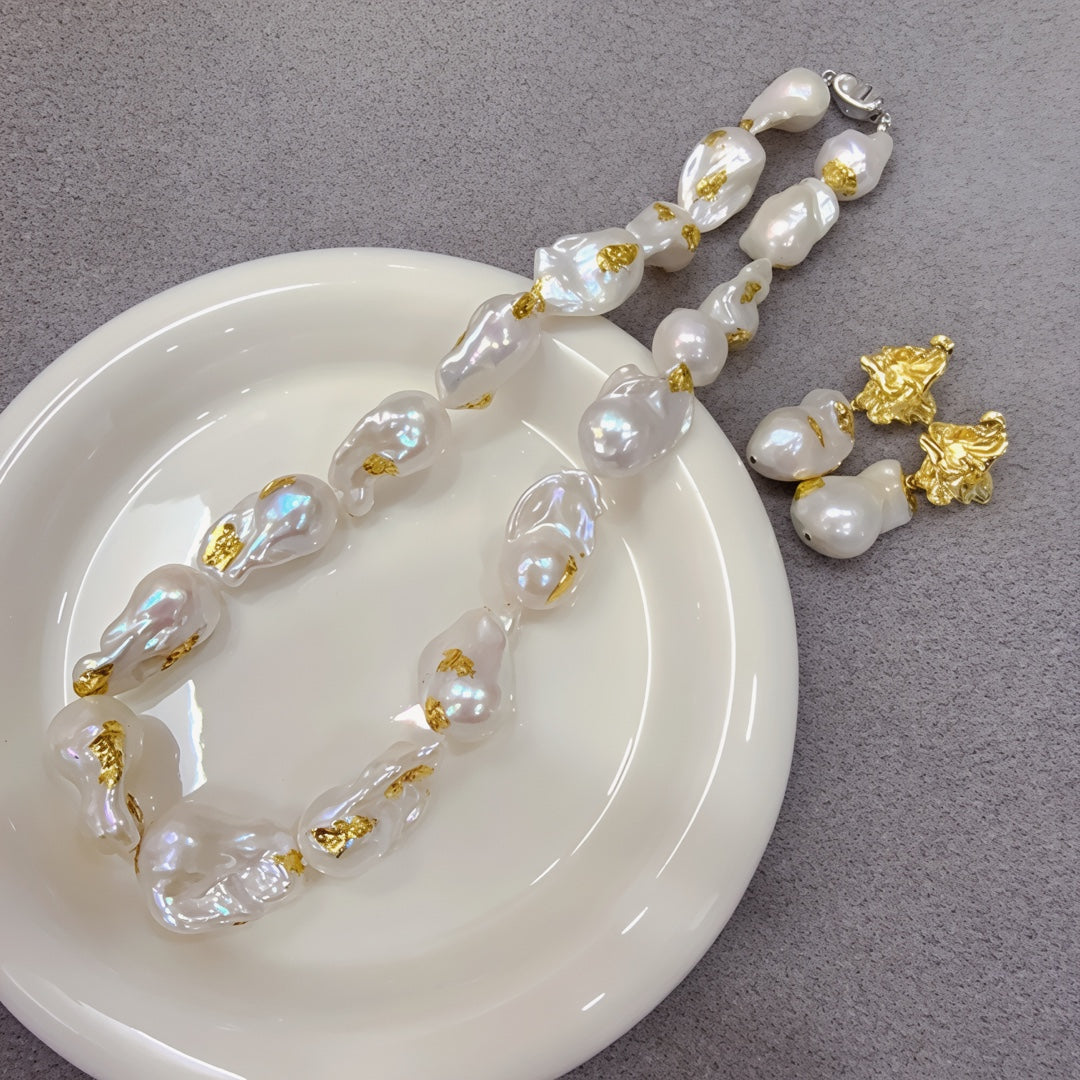 Natural special-shaped fishtail large baroque pearl necklace gold foil handicraft large pearl plain chain women