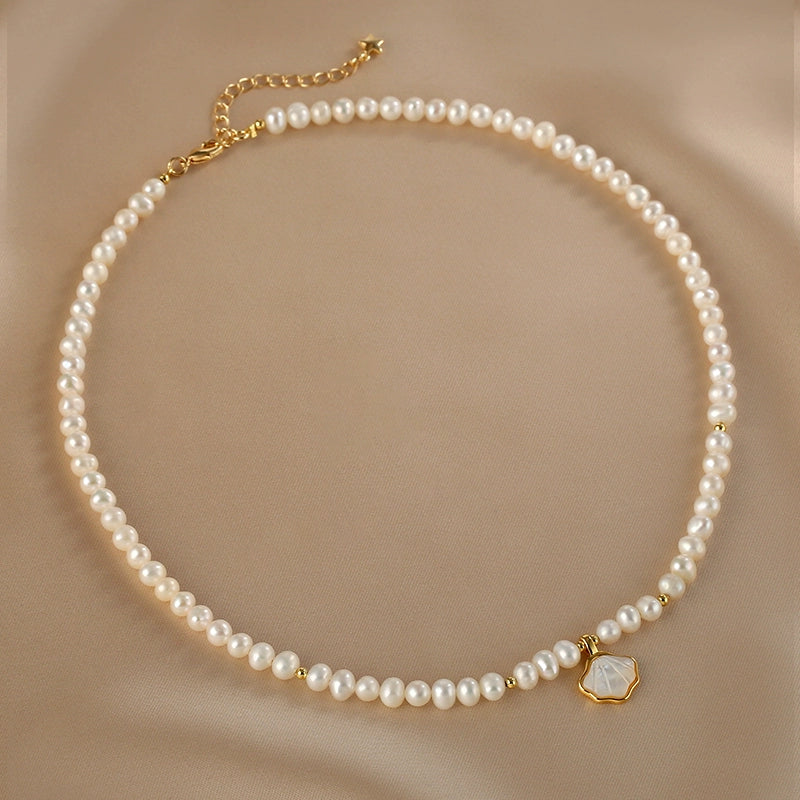 Natural pearl necklace, shell pendant, collarbone chain, exquisite premium neck chain.