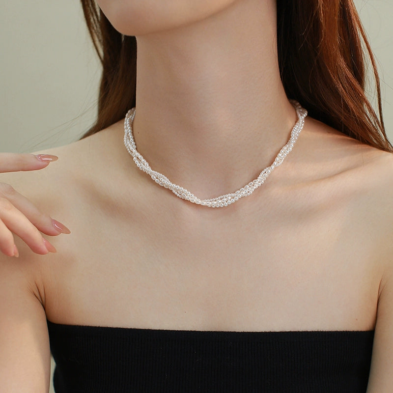 Multi-layer pearl necklace women's high-end sense light luxury niche collarbone chain personality versatile 2025 new popular neck chain