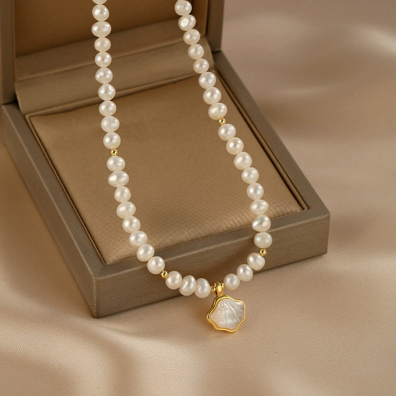 Natural pearl necklace, shell pendant, collarbone chain, exquisite premium neck chain.