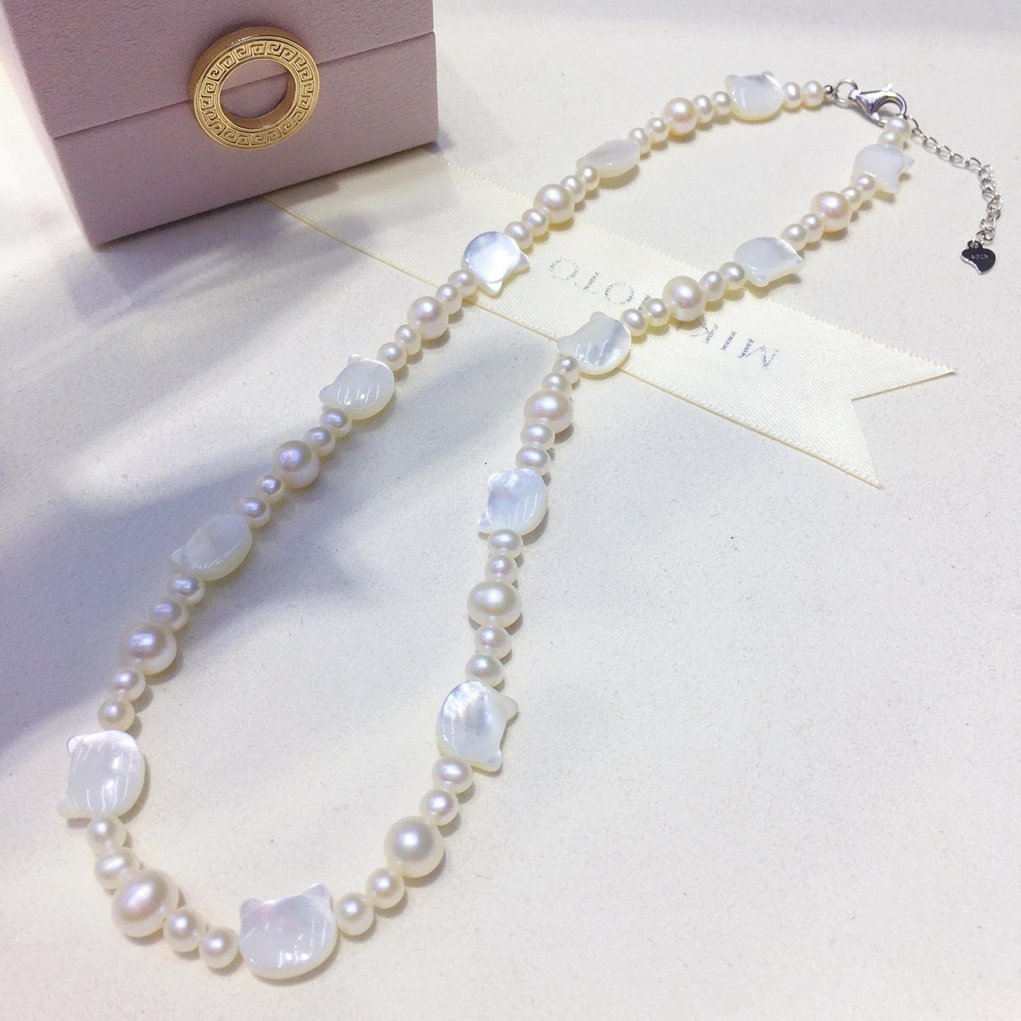 Idol Internet celebrity explosion tian ran freshwater real pearl shell black and white cat sweet cool wind necklace