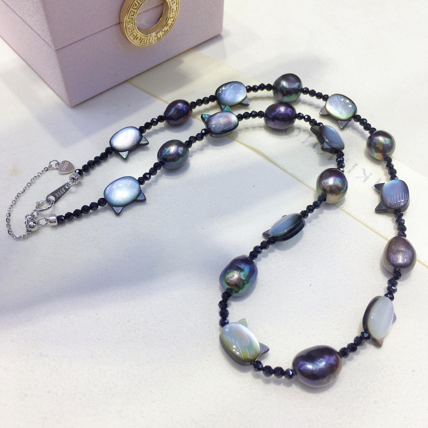 Idol Internet celebrity explosion tian ran freshwater real pearl shell black and white cat sweet cool wind necklace