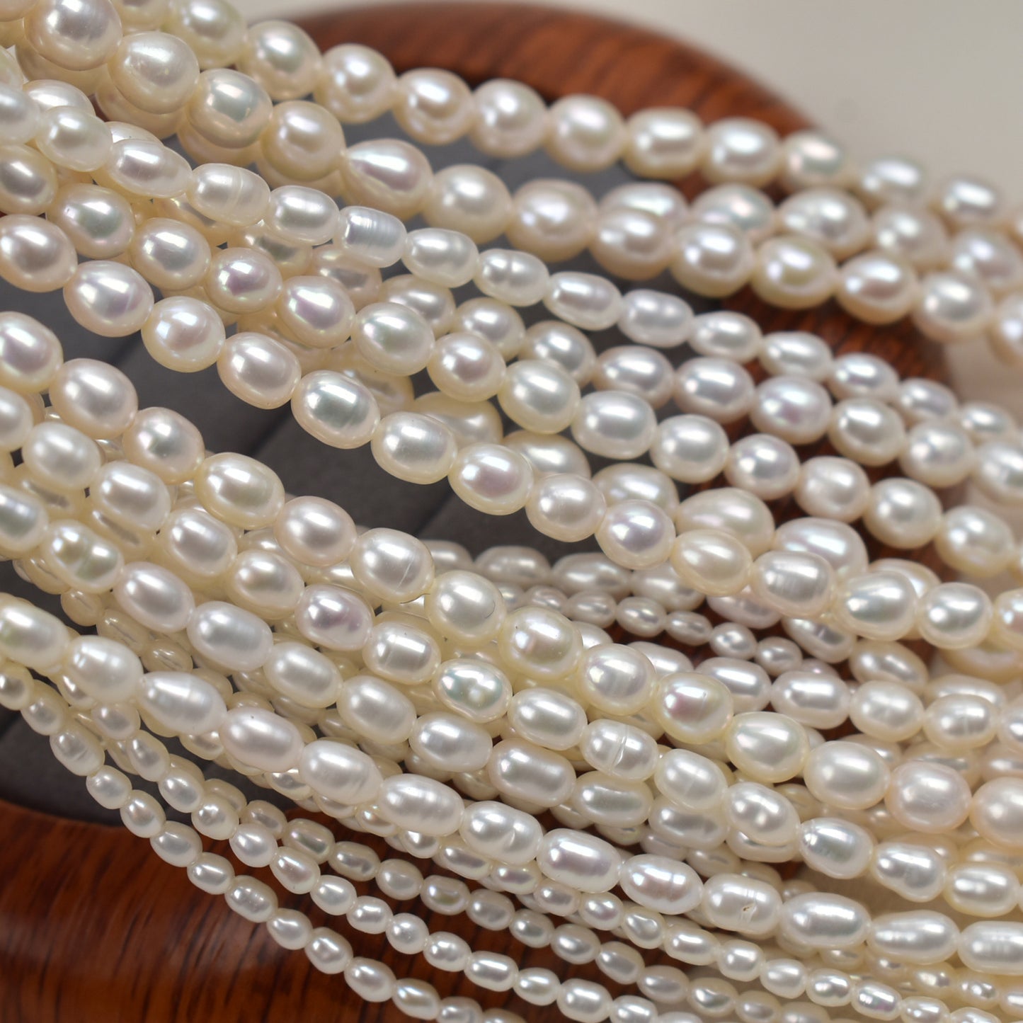 1025 wholesaleNatural freshwater pearls 2-2.5 mm strong light loose beads