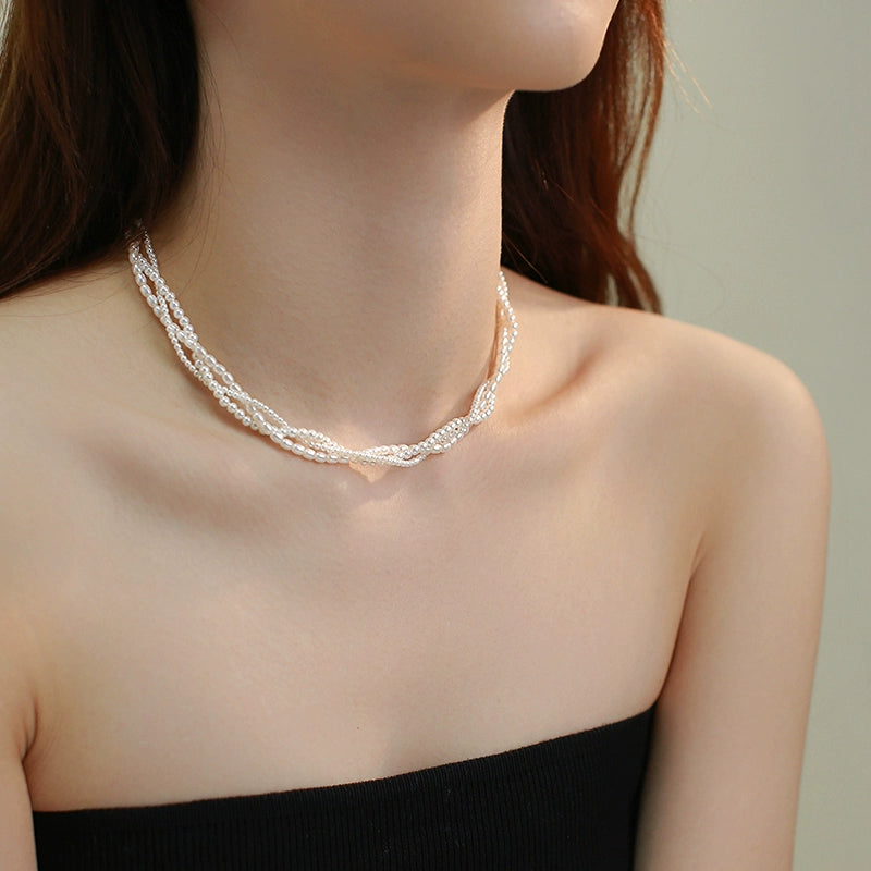 Multi-layer pearl necklace women's high-end sense light luxury niche collarbone chain personality versatile 2025 new popular neck chain