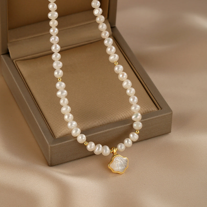 Natural pearl necklace, shell pendant, collarbone chain, exquisite premium neck chain.
