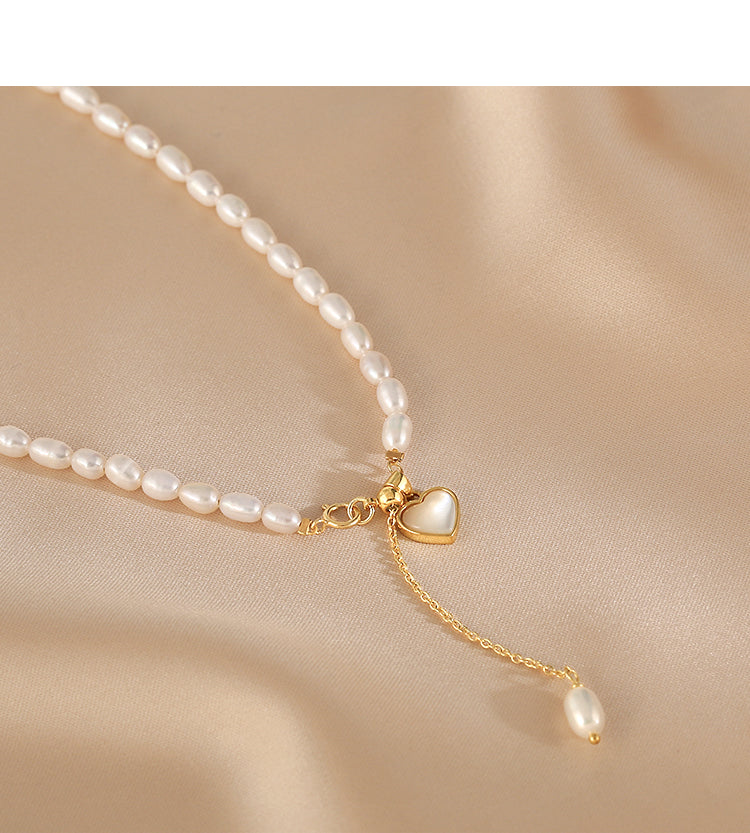 Freshwater pearl necklace femininity retro French freshwater white fritillary love pendant light advanced collarbone chain