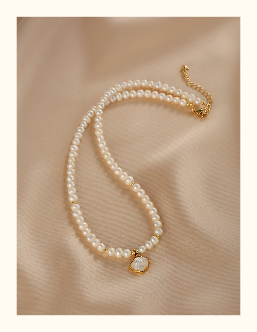 Natural pearl necklace, shell pendant, collarbone chain, exquisite premium neck chain.